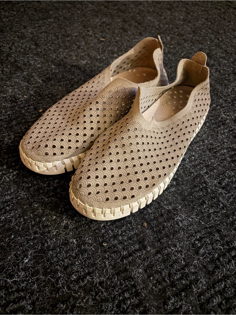 Ilse Jacobsen Womens Sz 37 US 6.5-7 Tulip Slip On Flats Gray Perforated Shoes